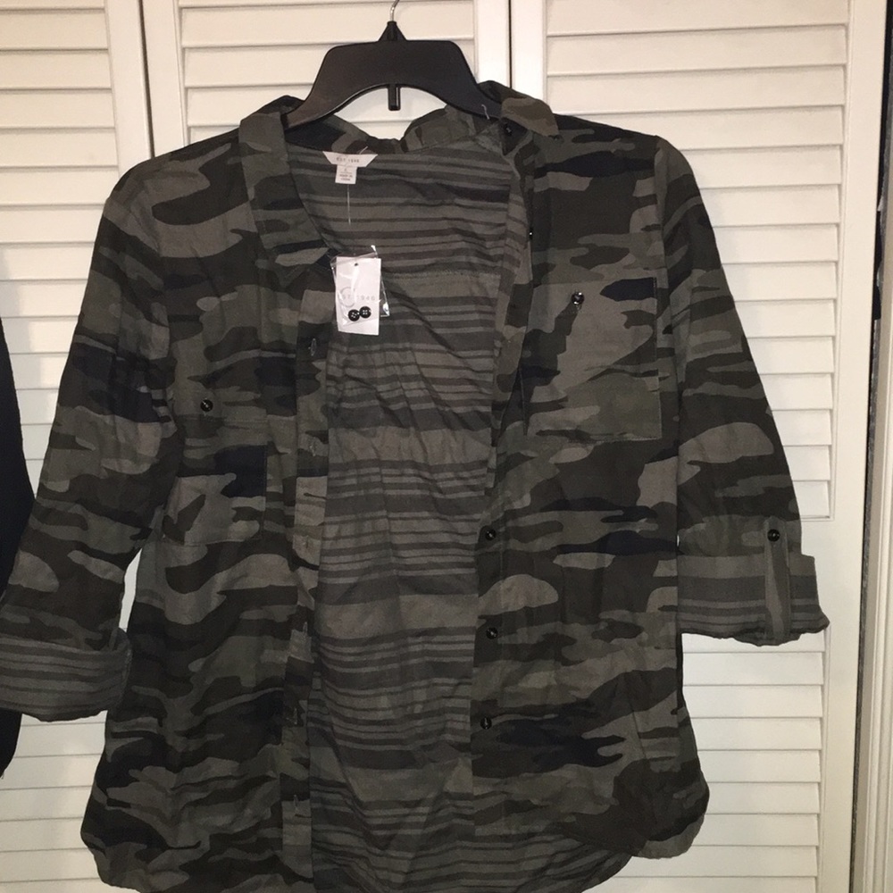 Cest. 1946 Camouflage and Striped Top